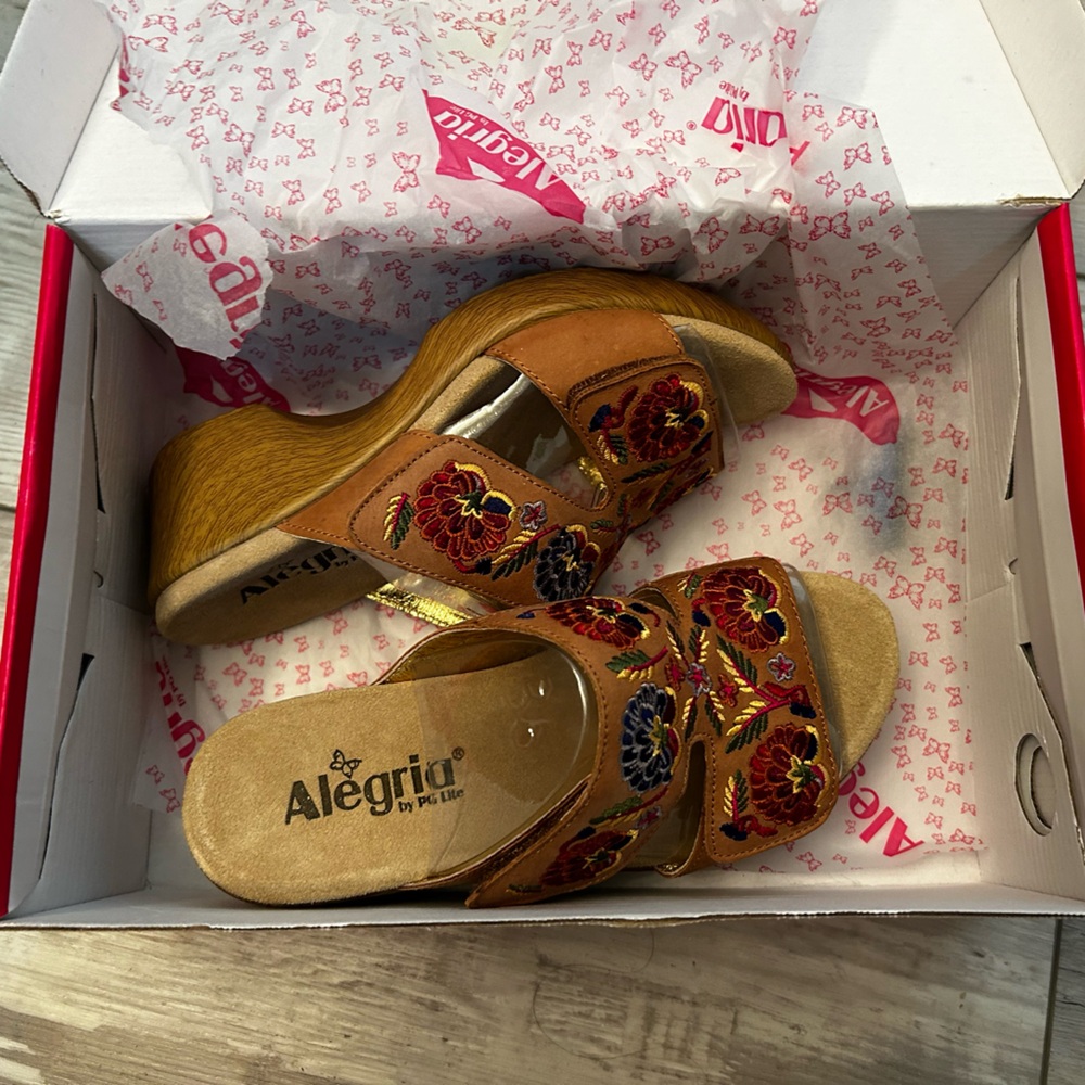NEW Alegria Slip on sandals with flower embroidery